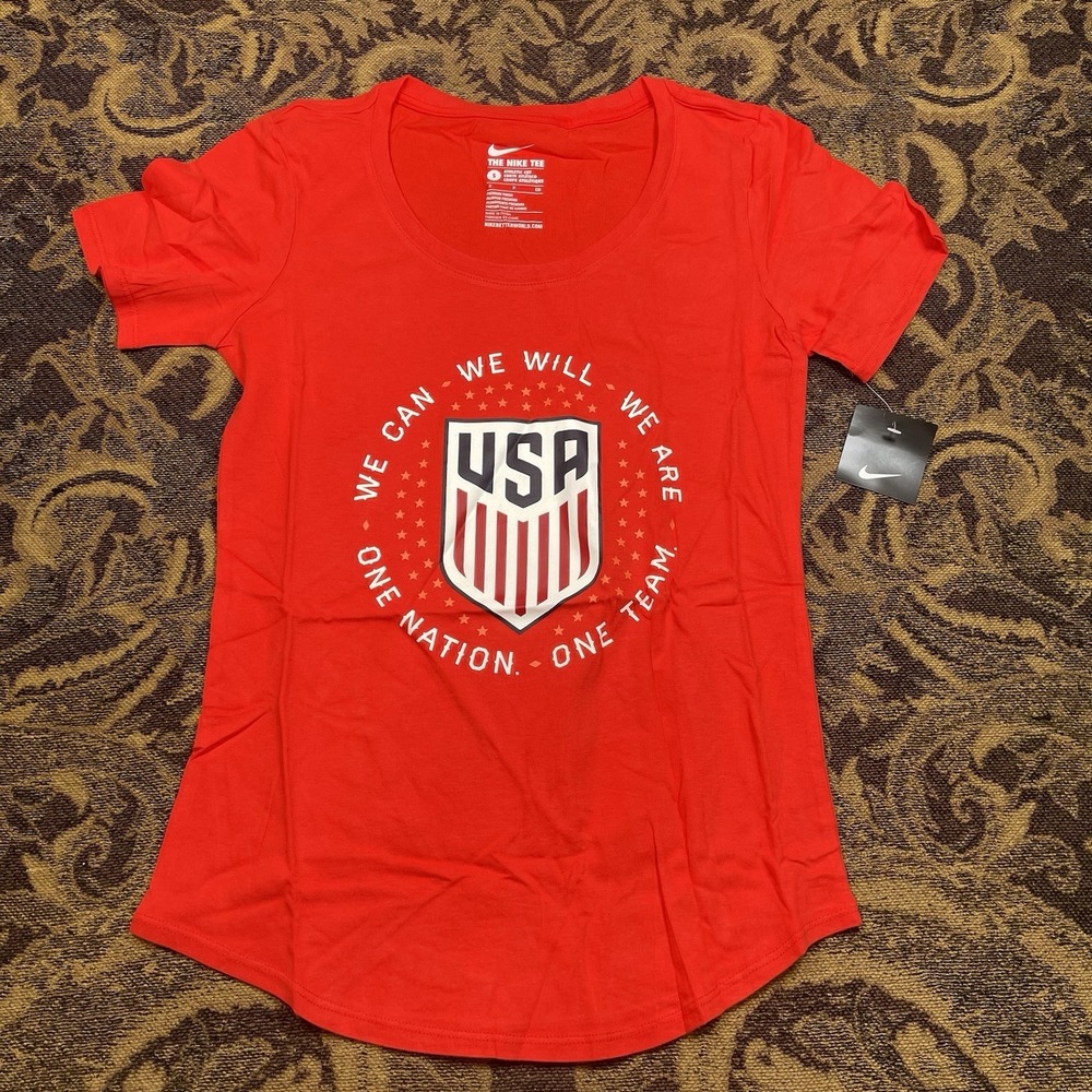 Team USA Soccer Nike Womens Athletic Cut Shirt Red Size Small Graphic Tee New